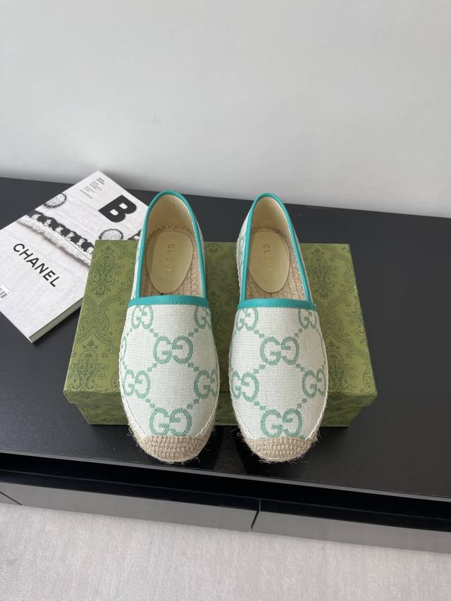 Gucci 2025Ss新款 女士新款渔夫鞋 这款鞋采用米色和深棕色Gg帆布制 成整双鞋子采购Zp开发打造 全部定制材料 独家开模大底，细节全部对版出货 连包装