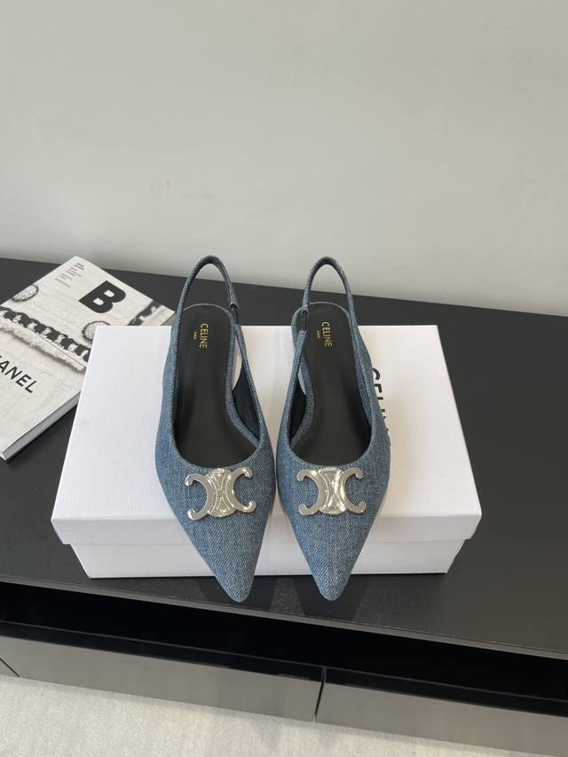 Celine 思琳 25Ss新款凯旋门尖头平底 细跟凉鞋 性感气质尖头 凉鞋干净利落 超显腿细 无论是单穿还是搭配阔腿裤 高街又复古 一起来做Celine女孩