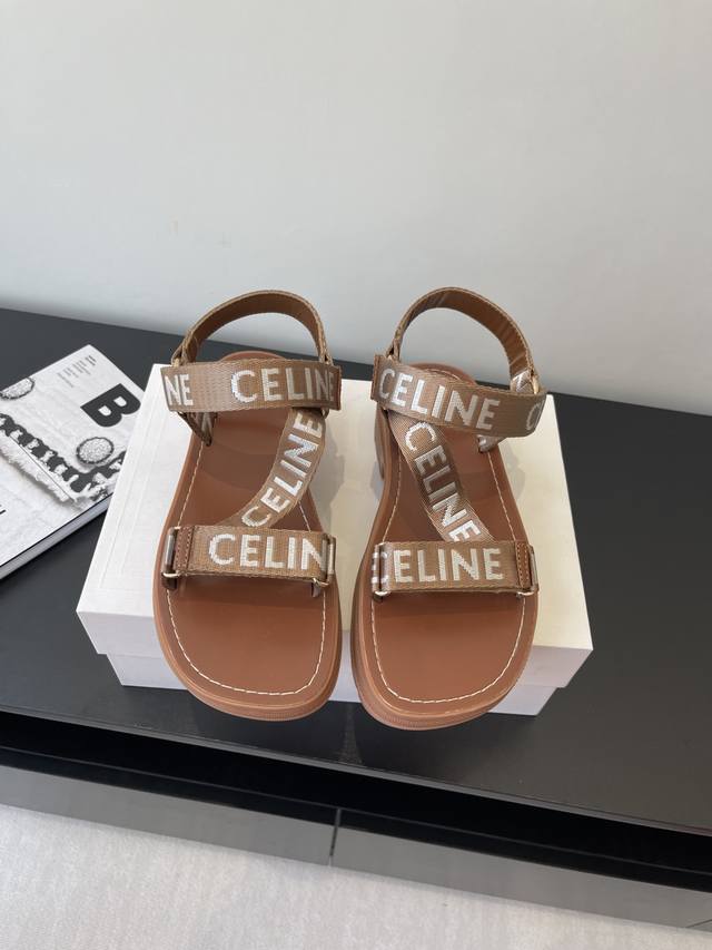 Celine思琳 经典凯旋门春最新爆款沙滩凉鞋夏天搭配袜子 简直绝绝子 复古的点上带上了满分时髦感颜值原版购入开发 依旧最高输出 还原原版定制复古感 面料 Lo