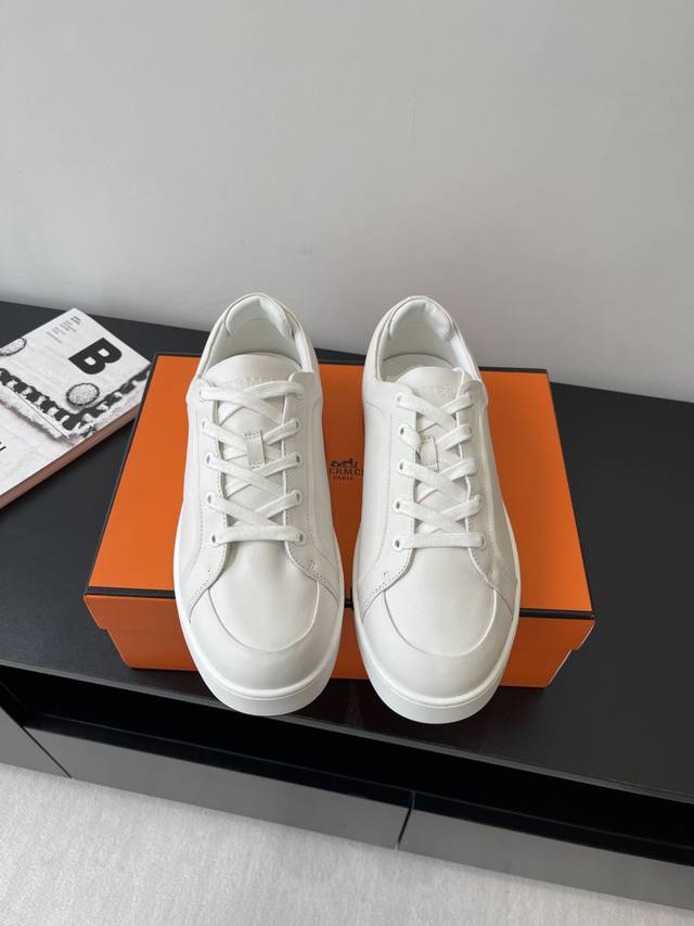 代购级 男款 HermèS 爱马仕 25Ss早春新品 Kiddy兔系带休闲运动鞋 板鞋 饰有标志性“H”细节 设计简约流畅 超前时尚 简约高级 随意搭配 上脚非