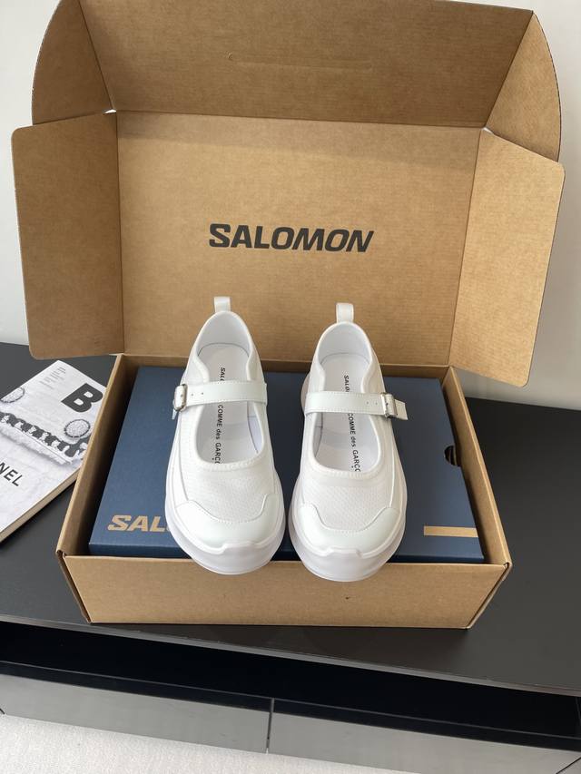 Cdg X Salomon 萨洛蒙 联名款Xt-6 系列 厚底 玛丽珍 休闲 运动鞋 延续品牌设计基因 融合简约的设计和实用的技术性 依旧是黑白简约配色 鞋身上