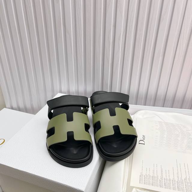 现货 高版本Herme' Chypre二舅拖爆款系列，鲜艳春夏高级配色，经典的配色让时髦感倍增、休闲拖天花板鞋履、鞋面Swift牛皮 Tpu防滑大底 女鞋Siz