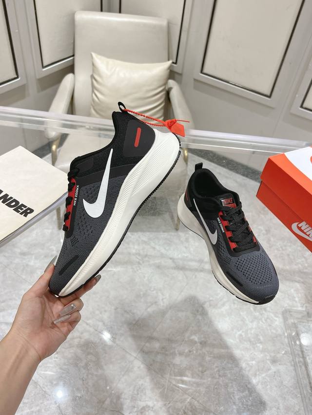 公司级Nike J 运动休闲跑步鞋 使用了新型的缓震材料，烫片工艺，加宽设计， 脚感偏韧，后跟有加厚的海绵填充，稳定防滑，极好的透气性，休闲运动首选一。男款款
