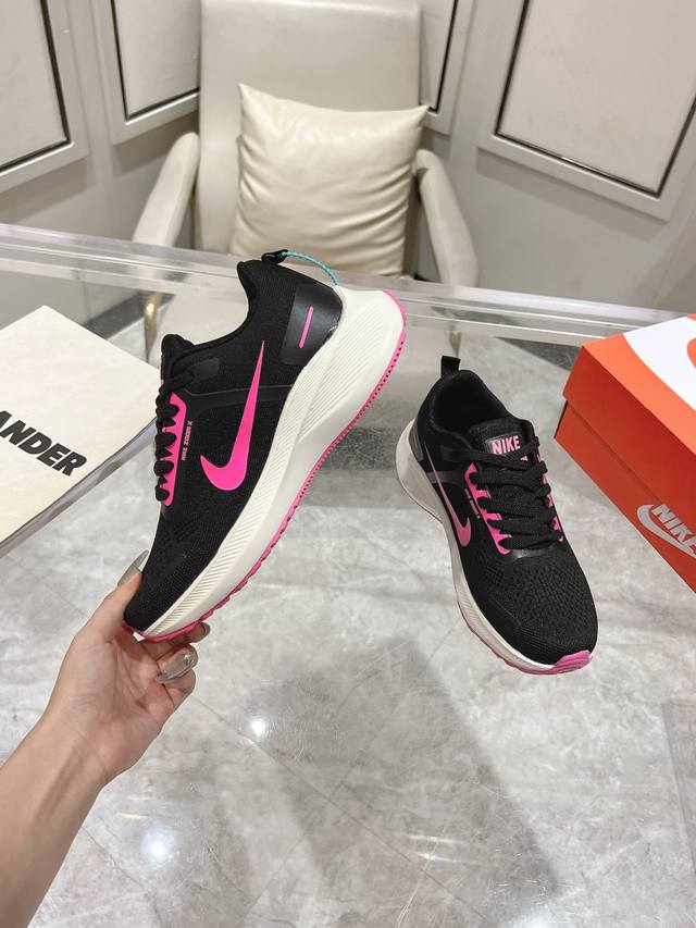 公司级Nike J 运动休闲跑步鞋 使用了新型的缓震材料，烫片工艺，加宽设计， 脚感偏韧，后跟有加厚的海绵填充，稳定防滑，极好的透气性，休闲运动首选一。女款 3
