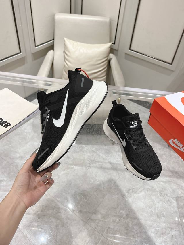 公司级Nike J 运动休闲跑步鞋 使用了新型的缓震材料，烫片工艺，加宽设计， 脚感偏韧，后跟有加厚的海绵填充，稳定防滑，极好的透气性，休闲运动首选一。男女同款