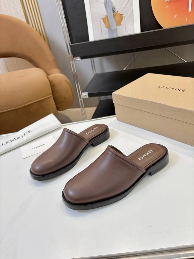 Price: 品 牌： Lemaire 2025春夏新款僧侣鞋法式慵懒，简约而不失格调绑带设计，是随性与精致的融合，太美貌了 鞋面：牛皮 内里：羊皮内里 大底：