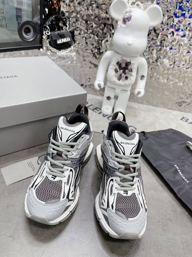 Balenciag 巴黎世家X-Pander 6.0复古弹簧鞋不含皮革网布和尼龙运动鞋，磨损效果悬浮鞋跟设计，40毫米足弓，背面尺码刺绣，正面运动风格B.字母标