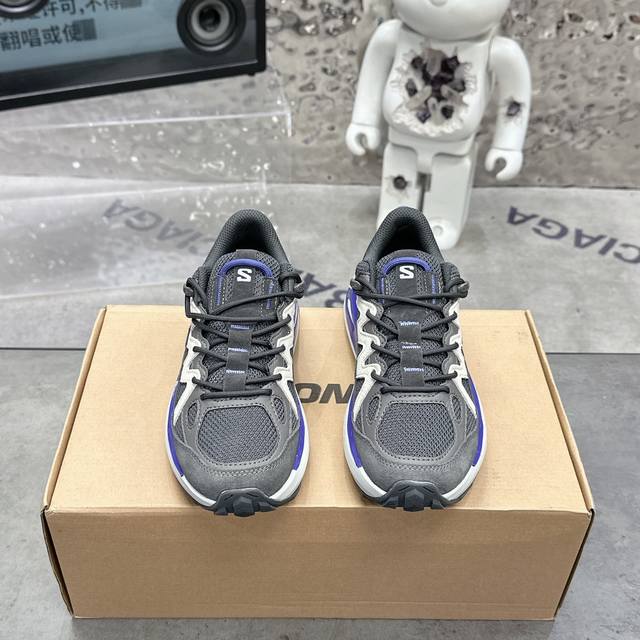 Salomon 萨洛蒙情侣款 厚底登山鞋运动鞋~~ 雷军同款Salomon 户外越野运动鞋~~ 配備柔軟的緩震泡棉中底，鞋底採用了Advancedchassis