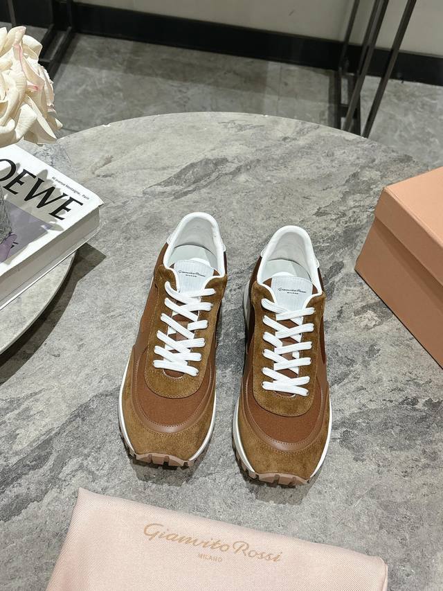 Gianvitorossi 25Ss新品情侣款复古休闲阿甘鞋 众多明星博士们种草的最佳运动鞋之一 超级复古百搭好看 超舒适感超级爆！ 无不彰显时尚感与街头风 潮