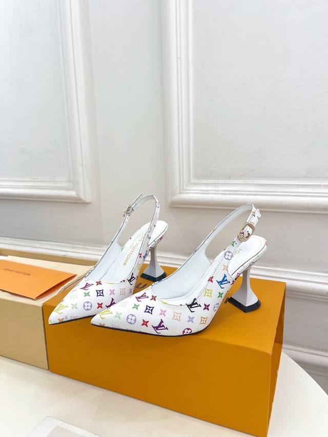 Lv 路易威登 25 2025春夏新品 顶级版本 专柜主打最新款 尖头酒杯跟后空凉鞋 硬货上新 代购级别！高级感十足！国内外博主刷爆的一款，复古又时髦 上脚美炸
