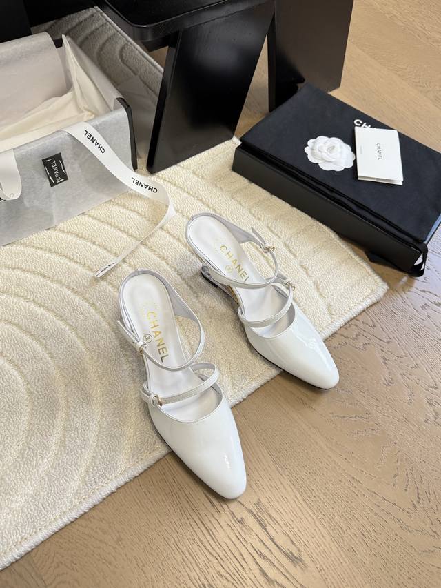 Chanel 25C新款坡跟凉鞋系列 一字带凉鞋系列 鞋面牛皮 内里羊皮 原版大底 Size:35-39 40定