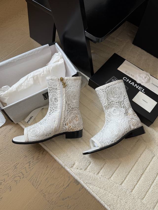 Chanel 25P新款丝绸镂空靴子 丝绸鞋面 内里羊皮 原版大底 Size:35-39 其他码数定做