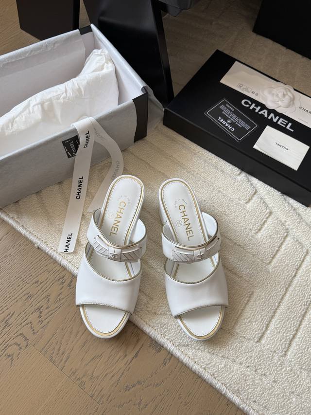 Chanel 25C新款坡跟拖鞋 顶级版本 6Cm 增高显腿长！上脚秒变170 进口羊绒毛 手感细腻柔软丝滑 原版开模橡胶底 码数：35-41 定制不退换
