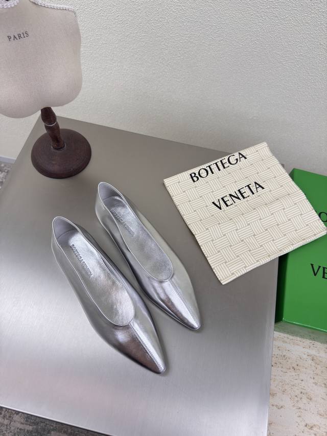 Bv 女士 Sofia 芭蕾舞鞋 皮革芭蕾舞鞋 银色 家族元素 编织系列 高版本 小圆头 通勤必备 Bv早秋系列 都好美啊 优雅材质运用在鞋履上知性优雅干练 满