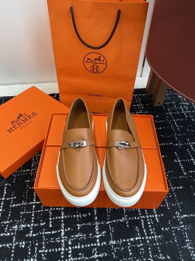 代购级 Hermes 爱马仕经典H 情侣款 乐福鞋 经久不衰 休闲 简约风格免系带休闲运动鞋 舒适 休闲 百搭 面料: 定制进口小牛皮 内里: 羊皮内里 大底: