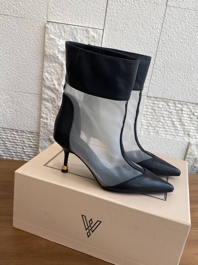 顶级版本:短网靴: ，电绣网: 长网靴: ，电绣网: Vanda Novak 25Ss 尖头 纱网 电绣 小猫跟高跟 凉靴 Vanda Novak尖头就跟凉靴，