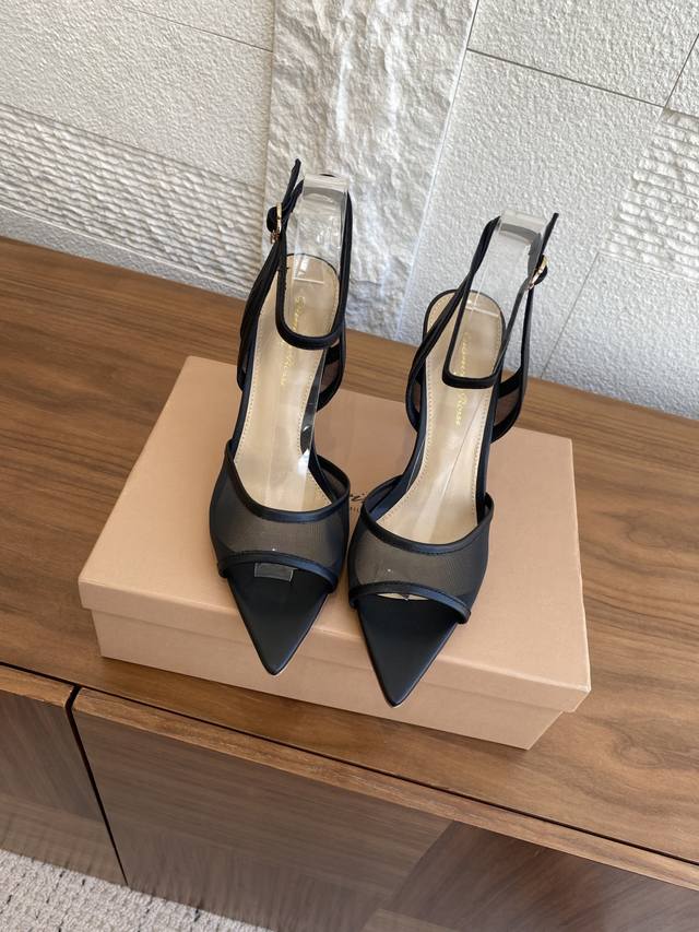 顶级版本: Gianvito Rossi 25Ss 夏季新款 尖头 纱网细高跟 凉鞋 Gianvito Rossi 意大利制鞋世家， 甄选柔软的皮革、绒面革和小