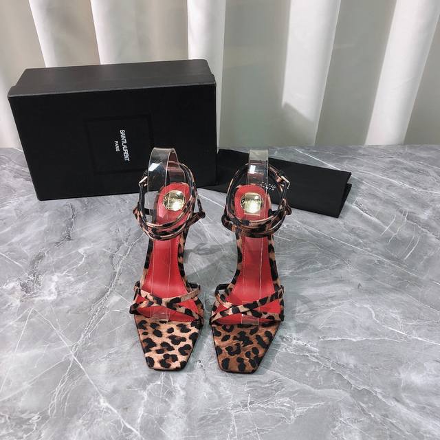 工厂P价P 顶级版本 代购品质 原版开发 Saint Laurent 圣罗兰高跟鞋爆款来袭凉鞋。Ysl金属鎏金鞋跟系列高跟凉鞋抢手大爆款，Ins&小红书巨多网红