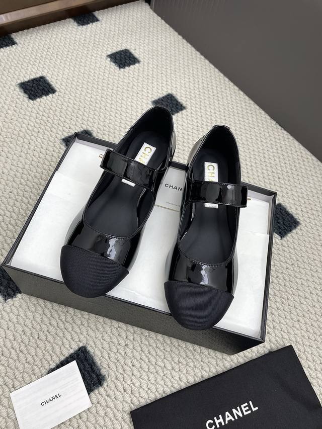 Chanel香奈儿25Ss新款平底一字带玛丽珍单鞋 众多明星网红上脚，国内外博主刷爆的一个百搭系列，春夏衣橱搭配必备 凉拖首选.菱格设计香家专属 鞋面：牛皮 垫