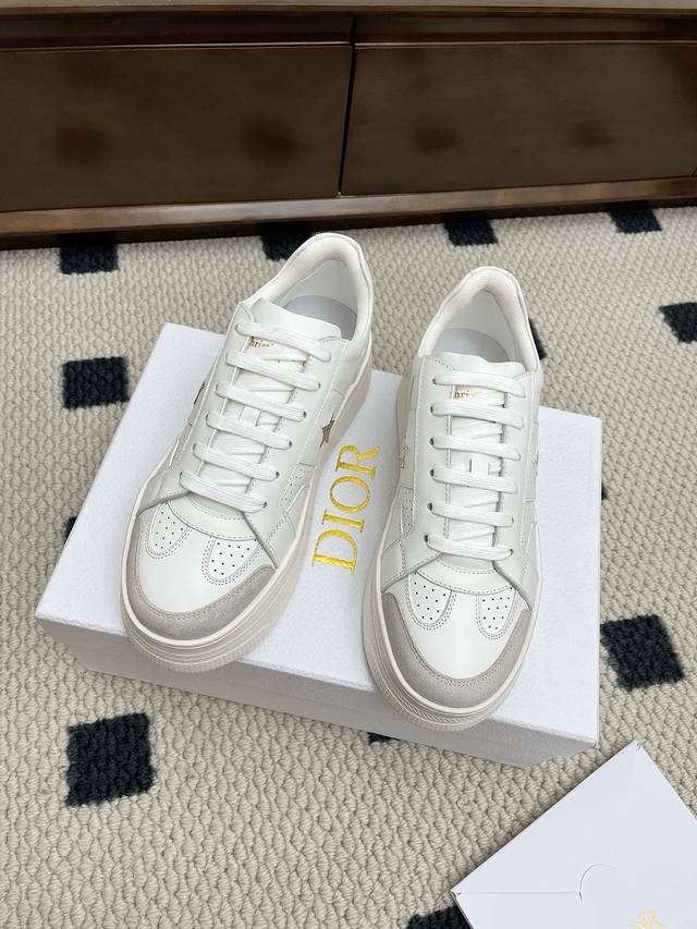 顶级版本Dior 迪奥 25Ss春夏新款 Cd松糕厚底休闲运动鞋 代购级别！高级感十足！国内外博主刷爆的一款，复古又时髦 上脚美炸了！官网主推款★ T 鞋面：原