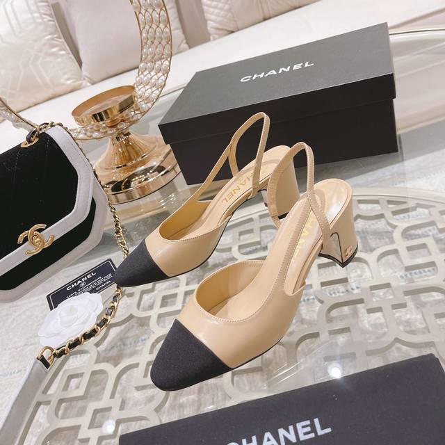 Chanel 春夏季经典拼色粗跟侧空凉鞋 时尚走秀款 拼接色混搭，内侧空包头风格，6.5Cm粗跟小Logo点缀，演绎时尚！怎么搭怎么好看系列！ 原版定制原木色真