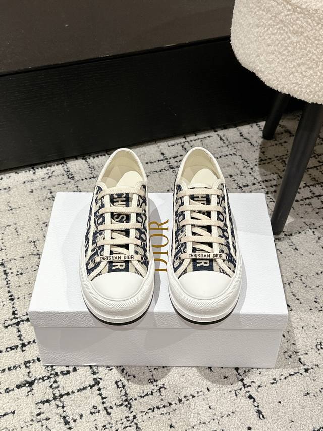 Dior迪奥 25 Walk‘N系列 老花 刺绣 厚底帆布鞋 休闲运动鞋 原版购入开发 做货 这款 Walk’N‘Dior 厚底运动鞋是一款时尚单品，提升该系列