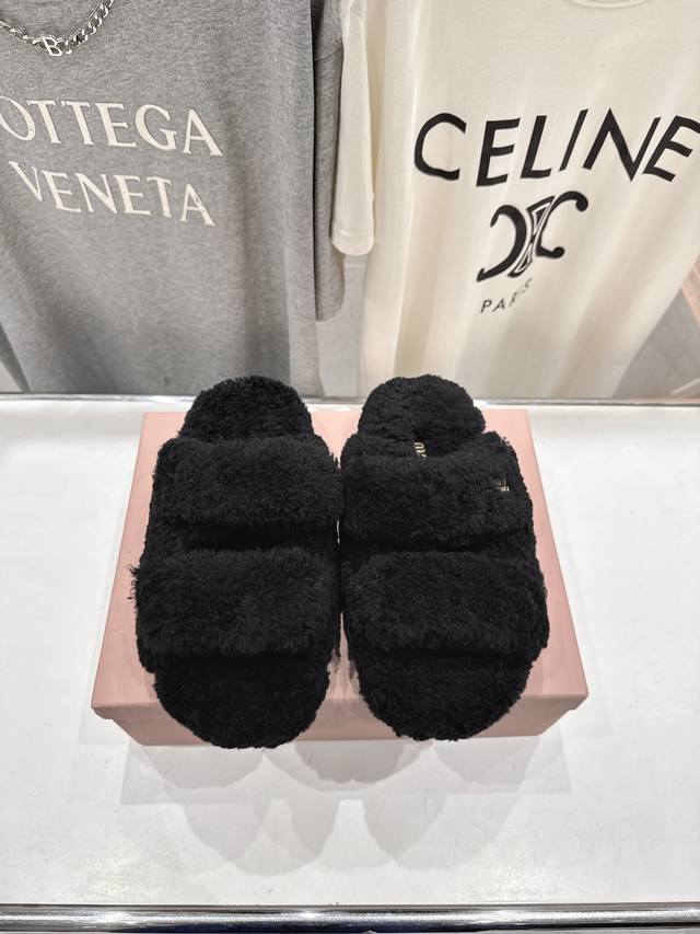 高版本出厂 Miumiu 缪缪 2025Ss秋冬新款居家魔术贴毛毛拖鞋毛毛鞋 缪缪又让我重新爱了它一次！这季节美鞋太多这款毛毛拖真的是让我无法自拔真太酷太百搭了