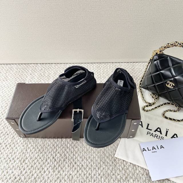 Alaia 阿莱亚一眼就喜欢的拖鞋，太舒服了！ 新款渔网夹趾凉鞋 柔软舒适，又时尚前卫。 Size 35-39订做40