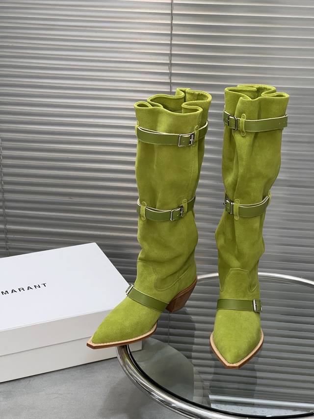 Isabel Marant 秋冬秀款褶皱织皮长靴 秋季秀场不断重复出现的流苏、皮革等元素带给人浓浓的都市猎人的感觉 法国时髦品牌 独特设计风格织皮靴 每个配色都