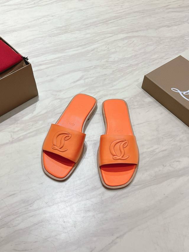 顶级版 原版盒 Christian Louboutin 2025S原版开模一比一开模Cl休闲一字平底拖鞋 材质：头层高光小牛皮 内里：粒面珠光羊皮里 大底：原版