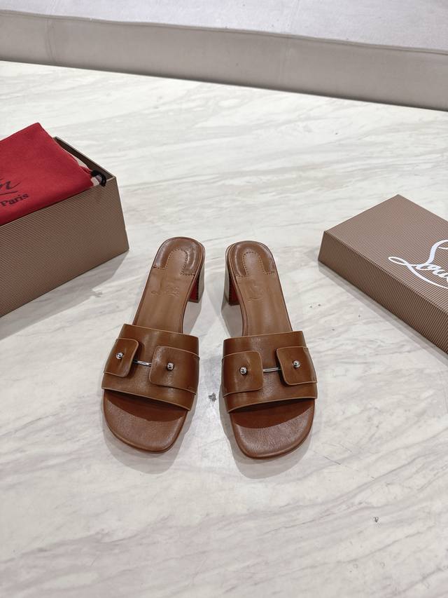 顶级版 原版盒 Christian Louboutin 2025S原版开模一比一开模Cl休闲一字平底拖鞋 材质：头层高光小牛皮 内里：粒面珠光羊皮里 大底：原版