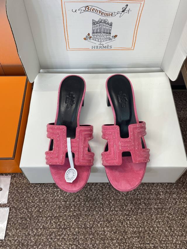 工厂P价P Hermes 爱马仕H拖鞋 时尚又百搭 超级舒服 每个细节都做到极致 原版麂皮烫钻 原版1:1独家私模鞋面 原版真皮大底 跟高：平底 5Cm 包装: