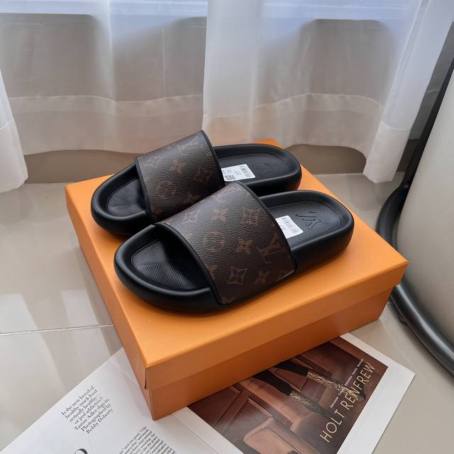 出厂： Louis Vuitton 2025顶级专柜 情侣限定 官网上新 全球首发 Lv-路易威登 25Ss情侣拖鞋 Lv经典情侣拖 情侣拖鞋 Lv拖鞋 小红书