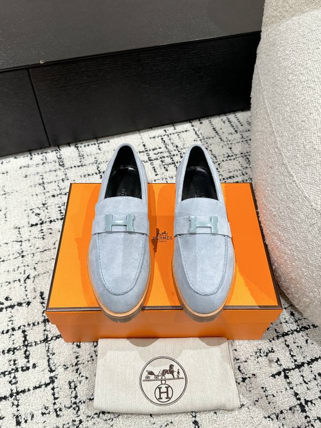 顶级版本 Hermes 爱马仕 25 最新经典 H 乐福鞋 毋庸置疑是奢侈品中的翘楚 每个单品出来都是非常深入人心虽然款式出的少 但是胜在精 胜在经典 从来不会