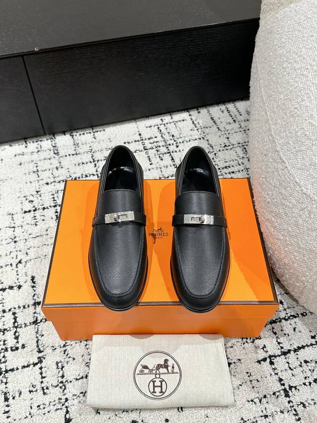 顶级版本 Hermes 爱马仕 25 最新经典 Kelly扣 乐福鞋 毋庸置疑是奢侈品中的翘楚 每个单品出来都是非常深入人心虽然款式出的少 但是胜在精 胜在经典