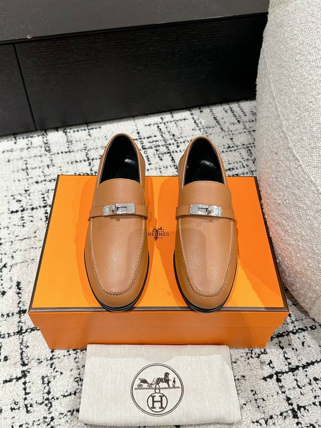 顶级版本 Hermes 爱马仕 25 最新经典 Kelly扣 乐福鞋 毋庸置疑是奢侈品中的翘楚 每个单品出来都是非常深入人心虽然款式出的少 但是胜在精 胜在经典