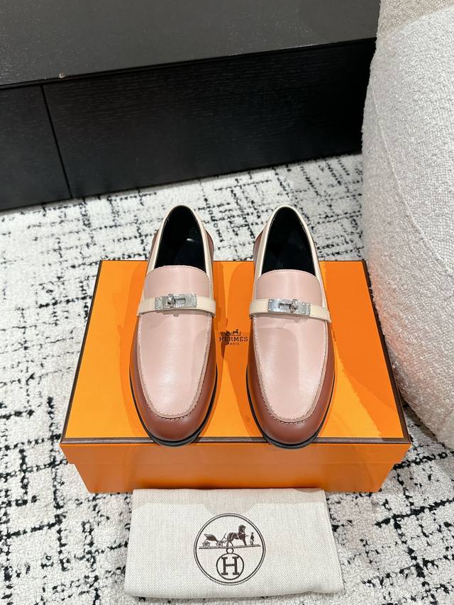 顶级版本 Hermes 爱马仕 25 最新经典 Kelly扣 乐福鞋 毋庸置疑是奢侈品中的翘楚 每个单品出来都是非常深入人心虽然款式出的少 但是胜在精 胜在经典