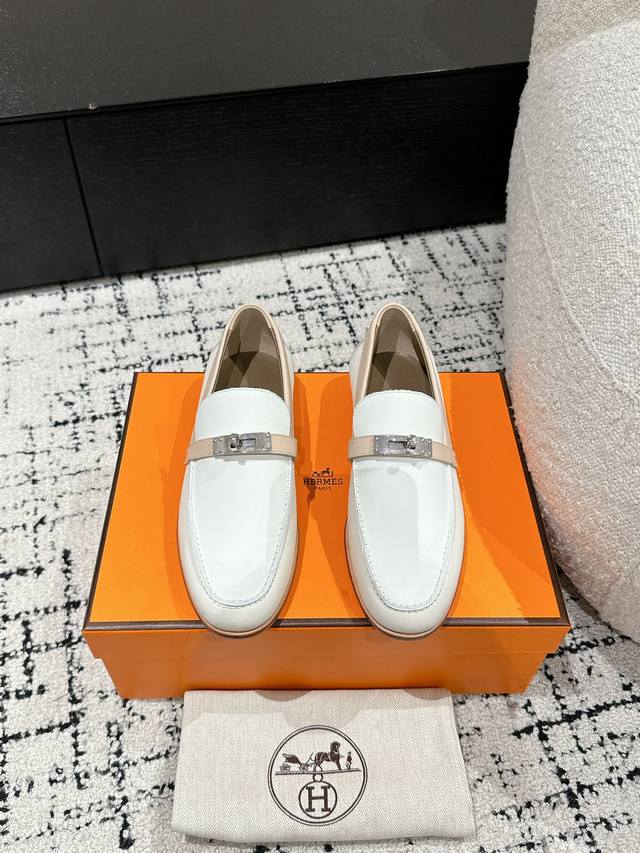 顶级版本 Hermes 爱马仕 25 最新经典 Kelly扣 乐福鞋 毋庸置疑是奢侈品中的翘楚 每个单品出来都是非常深入人心虽然款式出的少 但是胜在精 胜在经典