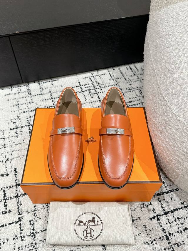 顶级版本 Hermes 爱马仕 25 最新经典 Kelly扣 乐福鞋 毋庸置疑是奢侈品中的翘楚 每个单品出来都是非常深入人心虽然款式出的少 但是胜在精 胜在经典