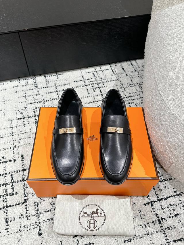 顶级版本 Hermes 爱马仕 25 最新经典 Kelly扣 乐福鞋 毋庸置疑是奢侈品中的翘楚 每个单品出来都是非常深入人心虽然款式出的少 但是胜在精 胜在经典