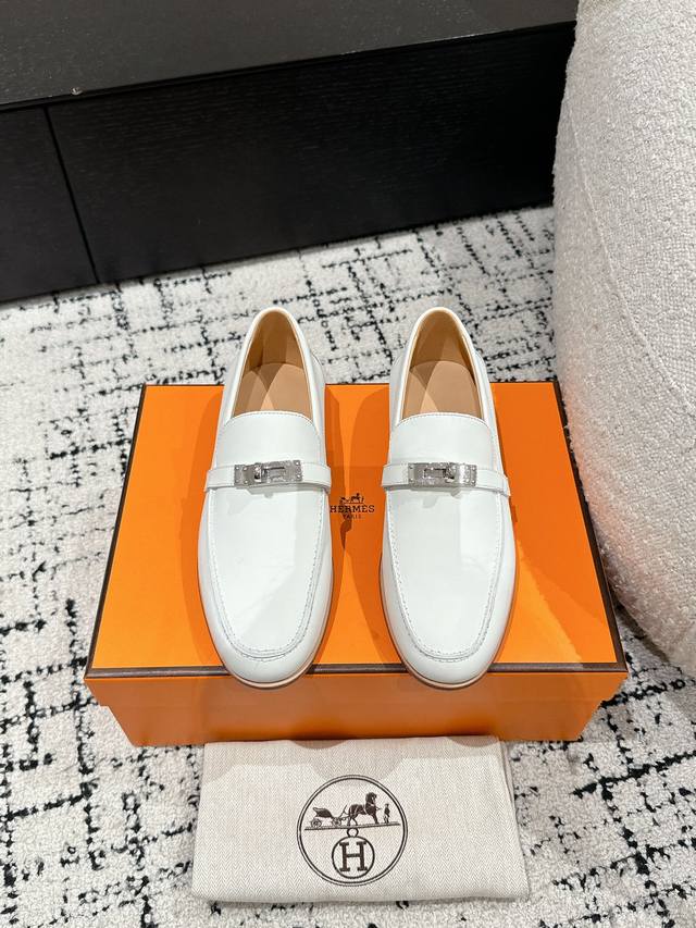 顶级版本 Hermes 爱马仕 25 最新经典 Kelly扣 乐福鞋 毋庸置疑是奢侈品中的翘楚 每个单品出来都是非常深入人心虽然款式出的少 但是胜在精 胜在经典