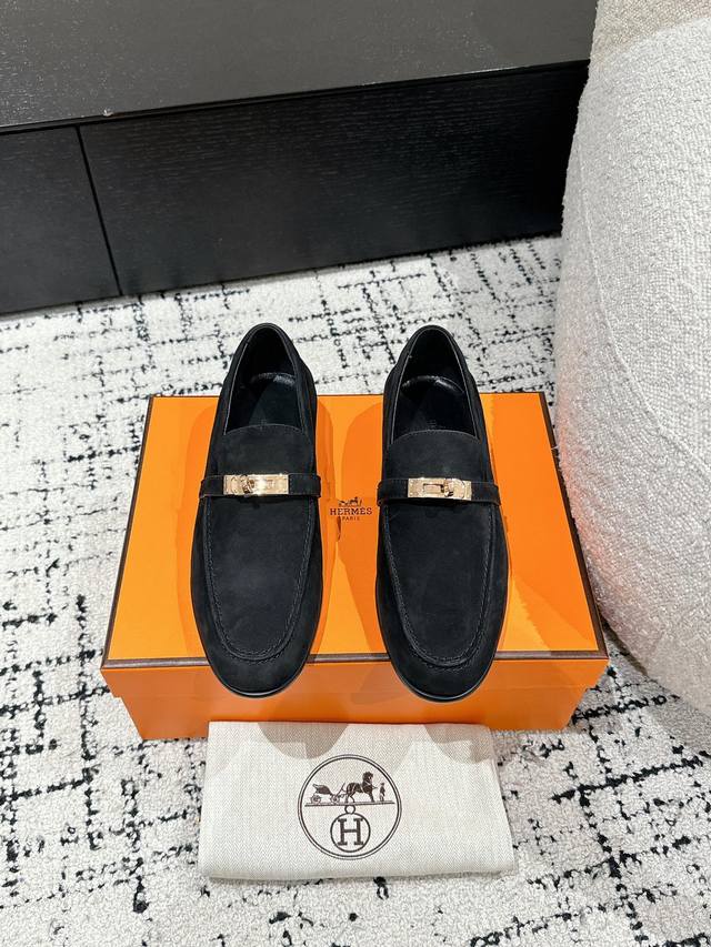 顶级版本 Hermes 爱马仕 25 最新经典 Kelly扣 乐福鞋 毋庸置疑是奢侈品中的翘楚 每个单品出来都是非常深入人心虽然款式出的少 但是胜在精 胜在经典