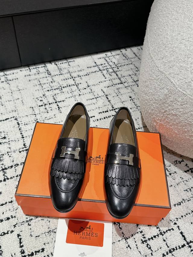 顶级版本 Hermes 25Ss经典款毋庸置疑是奢侈品中的翘楚 每个单品出来都是非常深入人心 虽然款式出的少 但是胜在精 胜在经典 从来不会过时 属于保值升值的