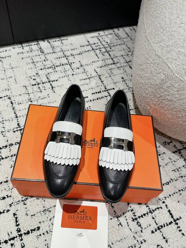 顶级版本 Hermes 25Ss经典款毋庸置疑是奢侈品中的翘楚 每个单品出来都是非常深入人心 虽然款式出的少 但是胜在精 胜在经典 从来不会过时 属于保值升值的