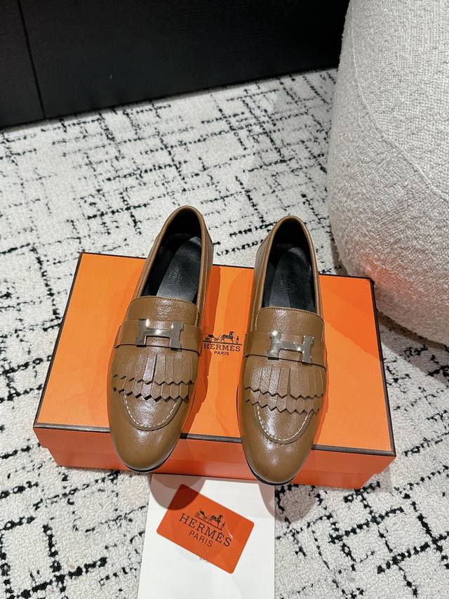 顶级版本 Hermes 25Ss经典款毋庸置疑是奢侈品中的翘楚 每个单品出来都是非常深入人心 虽然款式出的少 但是胜在精 胜在经典 从来不会过时 属于保值升值的