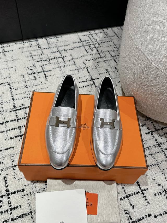 顶级版本 Hermes 25Ss经典款毋庸置疑是奢侈品中的翘楚 每个单品出来都是非常深入人心 虽然款式出的少 但是胜在精 胜在经典 从来不会过时 属于保值升值的