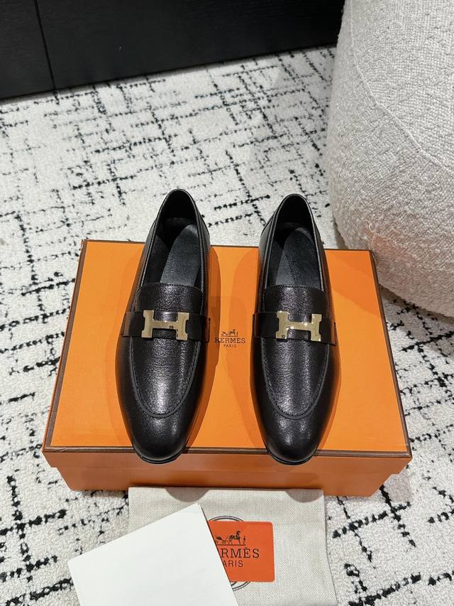 顶级版本 Hermes 25Ss经典款毋庸置疑是奢侈品中的翘楚 每个单品出来都是非常深入人心 虽然款式出的少 但是胜在精 胜在经典 从来不会过时 属于保值升值的