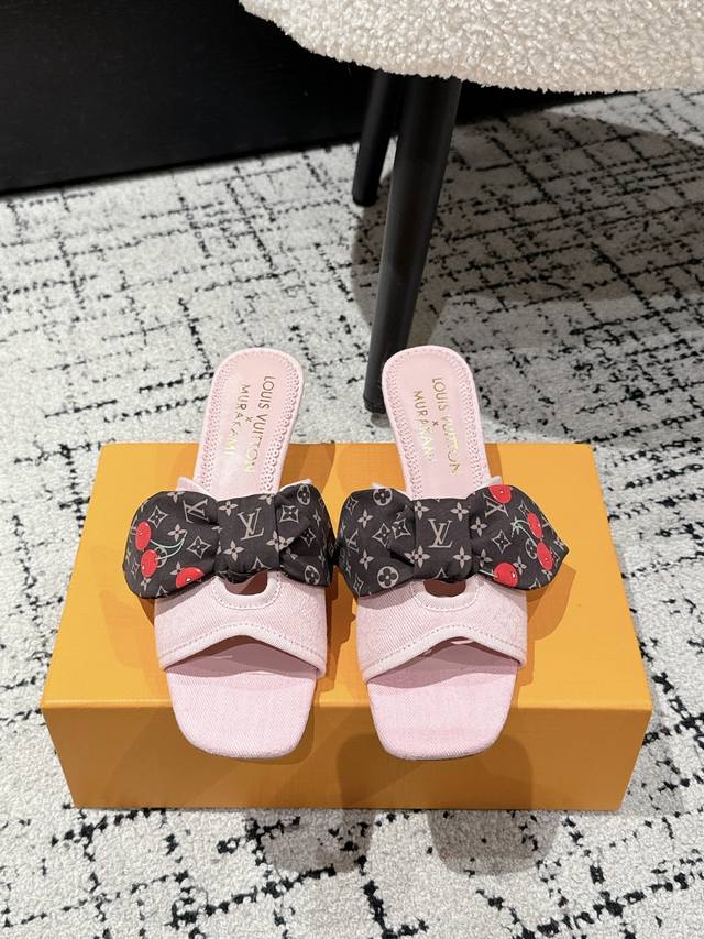 村上隆 Takashi Murakami X Louis Vuitton Lily 樱桃跟系列 蝴蝶丝带 凉鞋 很难不怀疑是不是借鉴了唐朝的唐三彩作为基础，创新