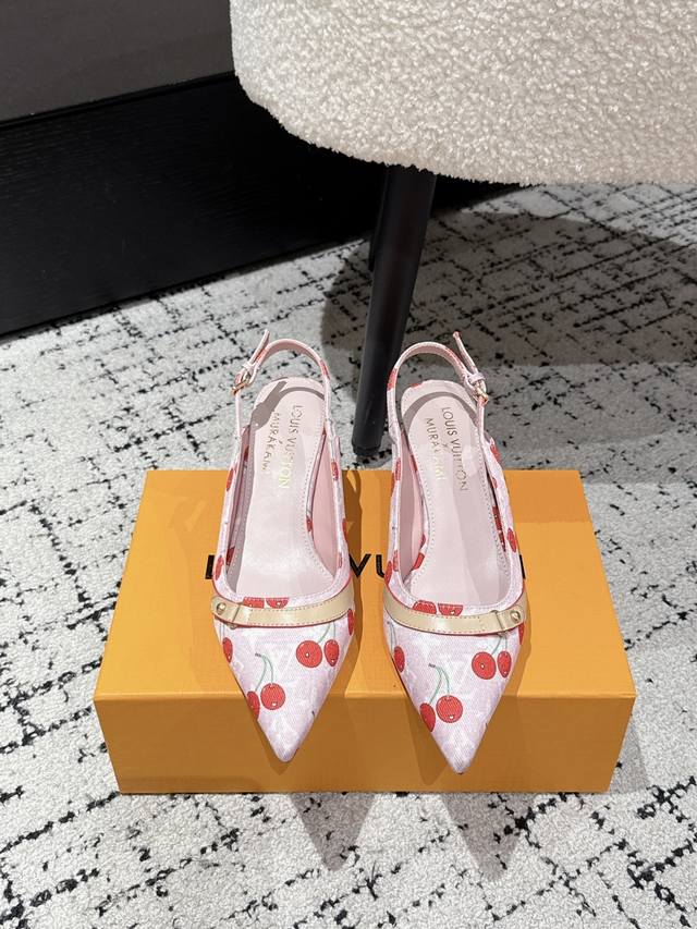 村上隆 Takashi Murakami X Louis Vuitton Lily 樱桃跟系列 尖头凉鞋 很难不怀疑是不是借鉴了唐朝的唐三彩作为基础，创新成Lv