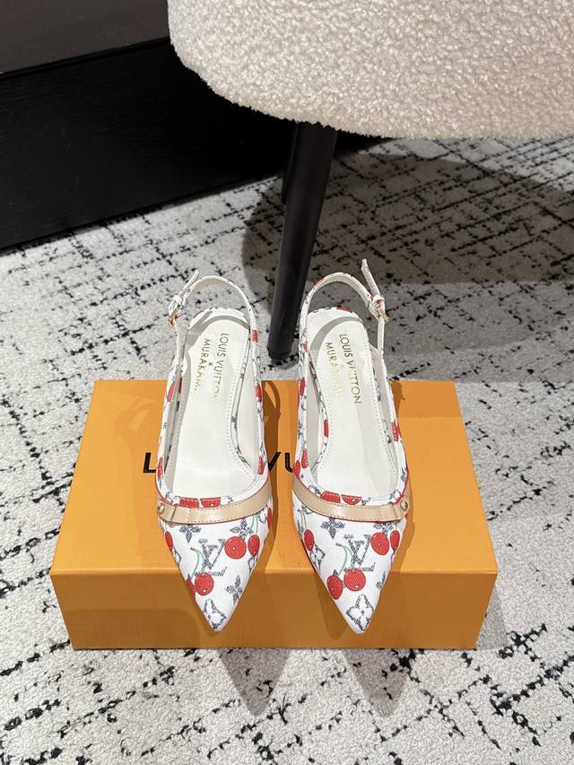 村上隆 Takashi Murakami X Louis Vuitton Lily 樱桃跟系列 尖头凉鞋 很难不怀疑是不是借鉴了唐朝的唐三彩作为基础，创新成Lv